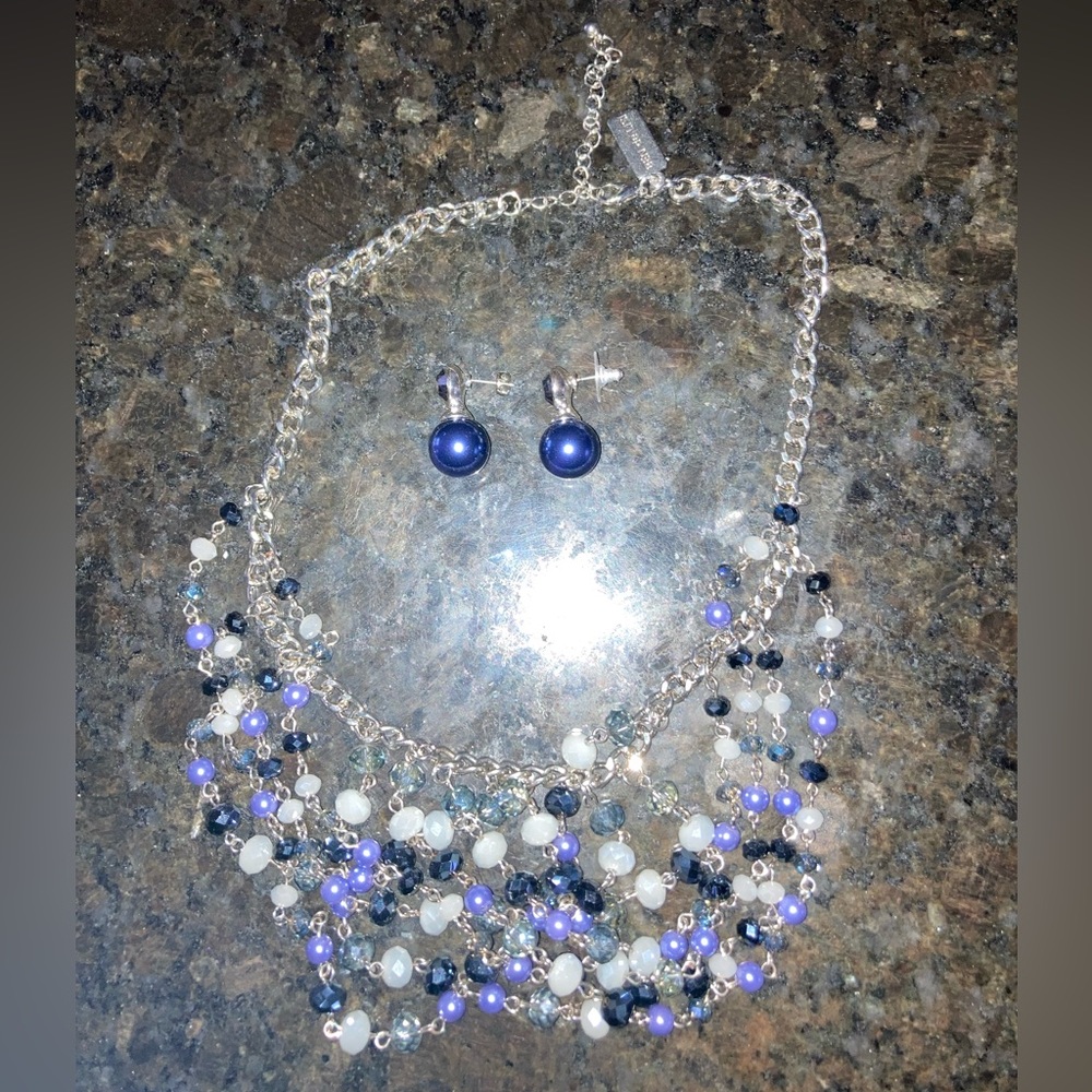 Necklace and earring set